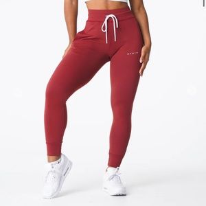 Nvgtn joggers - missing string